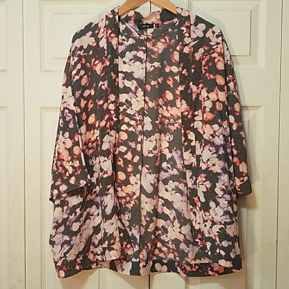 Apt. 9 Short Kimono Shell